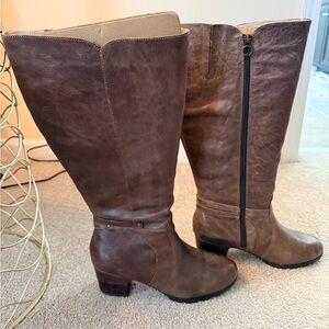 Jambu Brown Heeled Boots